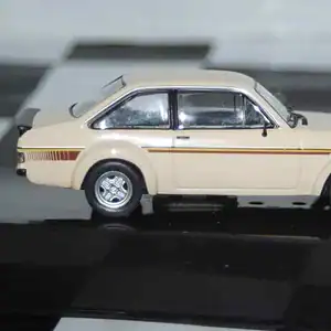 Ixo ford escort mk2 1976 clc538n in beige diecast 1:43