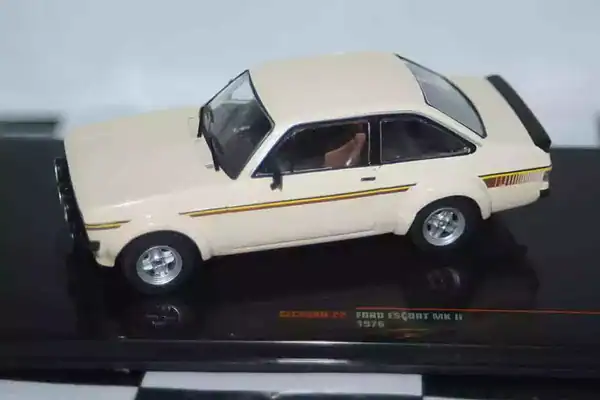 Ixo ford escort mk2 1976 clc538n in beige diecast 1:43