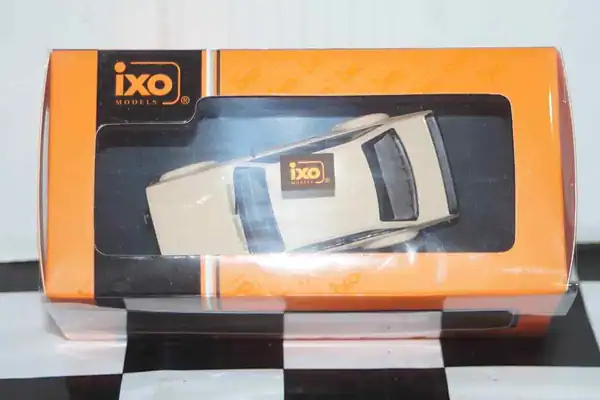 Ixo ford escort mk2 1976 clc538n in beige diecast 1:43