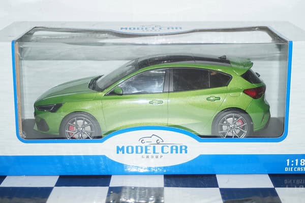 Model car group ford focus st green 1/18th mcg18452