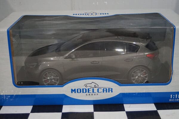 Model car group ford escort rs turbo 1985 black 1/18th mcg18420