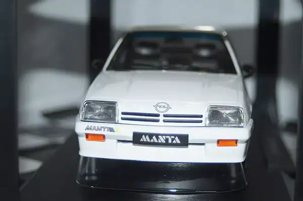 Norev opel manta 400 white 1982 1:18 scale 183302 ltd