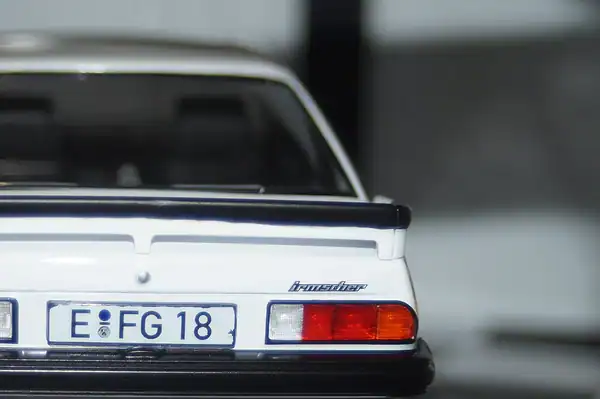 Norev opel manta b irmscher white (fred) 1991 1:18 scale 183306 ltd
