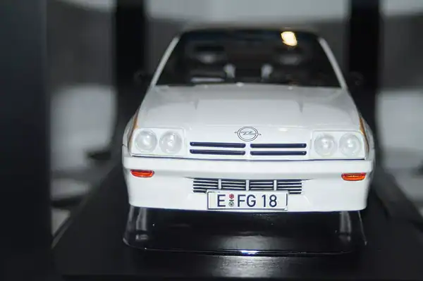 Norev opel manta b irmscher white (fred) 1991 1:18 scale 183306 ltd
