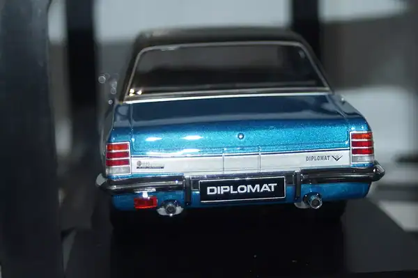 Norev vauxhall opel diplomat v8 1969 blue 1:18 scale 183686