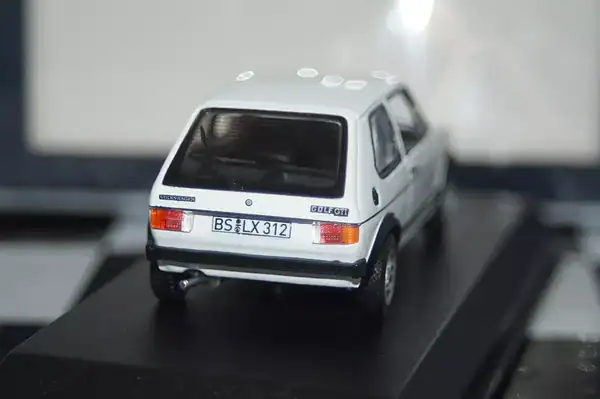Norev volkswagen golf gti 3 door 1976 white 1:43 diecast 840048