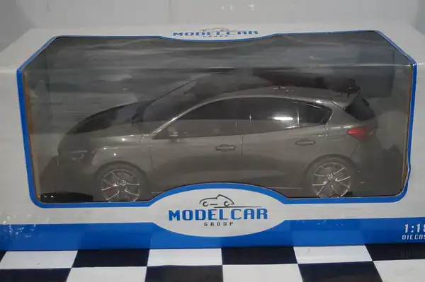 Model car group ford focus st grey 1/18th mcg18454