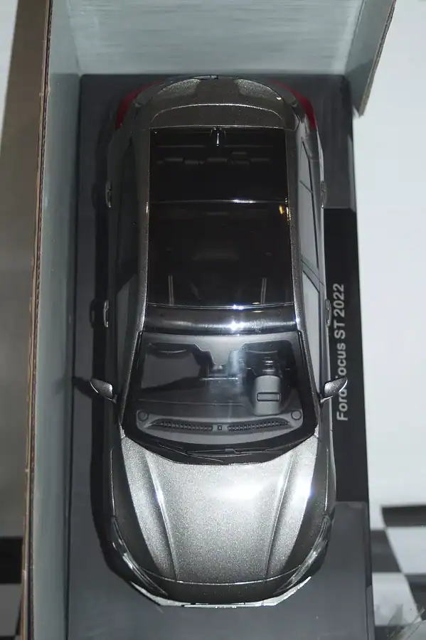 Model car group ford focus st grey 1/18th mcg18454