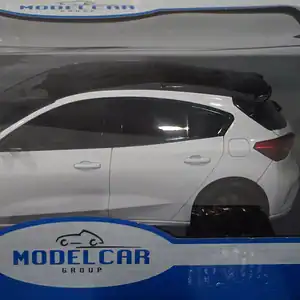 Model car group ford focus st white 1/18th mcg18453
