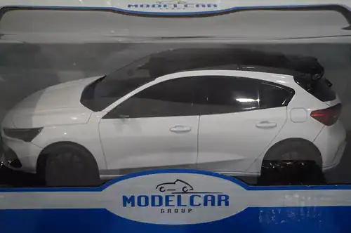 Model car group ford focus st white 1/18th mcg18453