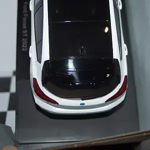Model car group ford focus st white 1/18th mcg18453