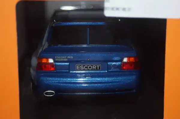Ixo ford escort rs cosworth 1996 roadcar ready to race 1:18 18rmc180.22