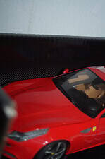 Hotwheels ferrari ff red 1:18th ref w1105