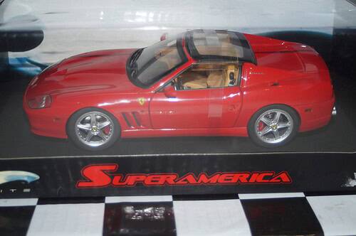 Hotwheels ferrari superamerica red 1:18th ref j2921-0510