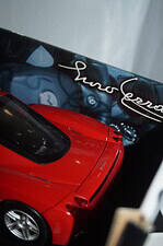 Hotwheels ferrari enzo red 1:18th ref 56293