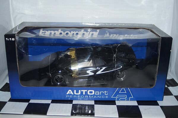 Autoart lamborghini diablo sv black opening features 1:18 scale 70081