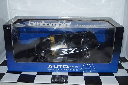 Autoart lamborghini diablo sv black opening features 1:18 scale 70081