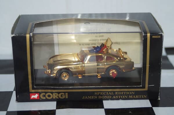 Corgi aston martin db5 james bond gold plated 96656 1:43rd