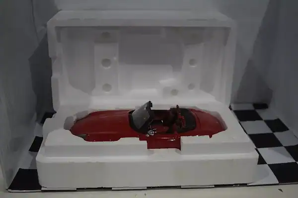 Kyosho bmw z8 red 1:18th scale ref 08511r