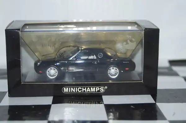 Minichamps ford thunderbird in black 2002 1/43rd 400 082131
