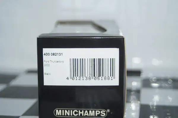Minichamps ford thunderbird in black 2002 1/43rd 400 082131