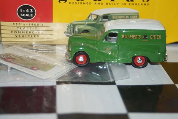 Vanguards austin healey e3000 mk2 green and white va05101 1:43