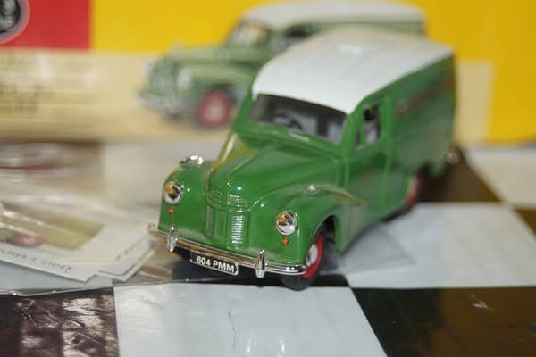 Vanguards austin healey e3000 mk2 green and white va05101 1:43
