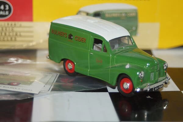 Vanguards austin healey e3000 mk2 green and white va05101 1:43