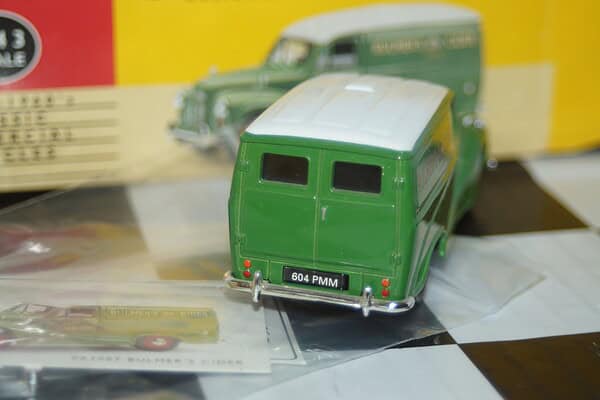 Vanguards austin healey e3000 mk2 green and white va05101 1:43