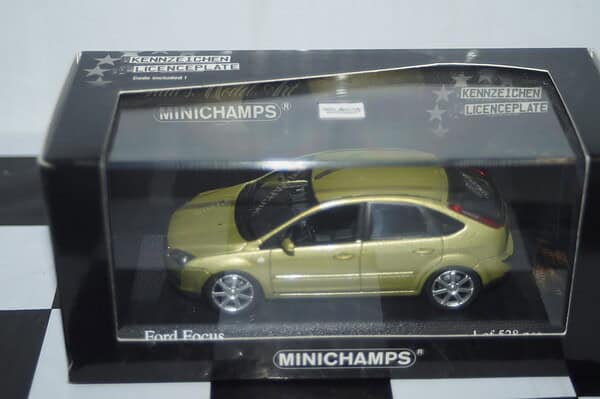 Minichamps ford focus 2004 yellow metallic 5 door 400 084002,1:43