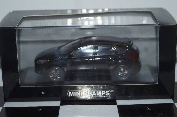 Minichamps ford focus 2004 yellow metallic 5 door 400 084002,1:43