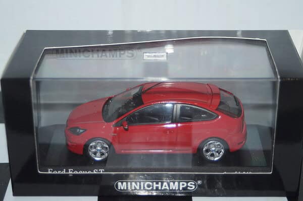 Minichamps ford focus st 2011 black 5 door 400 081000,1:43 diecast