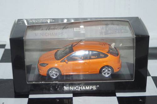 Minichamps (dealer box) ford focus st in orange, 5 door ,1:43 diecast