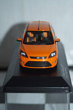 Minichamps (dealer box) ford focus st in orange, 5 door ,1:43 diecast
