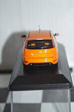 Minichamps (dealer box) ford focus st in orange, 5 door ,1:43 diecast