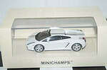 Minichamps aston martin v8 vantage 2005 white 1:43 436 137420