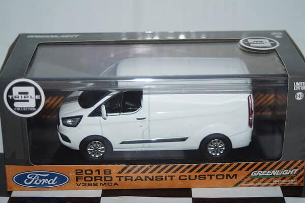 Greenlight triple 9 ford transit custom 2018 white 1:43 t9-51275