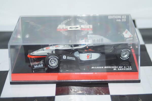 Minichamps mclaren mercedes m.hakkinen twin set 402 989901 1:43