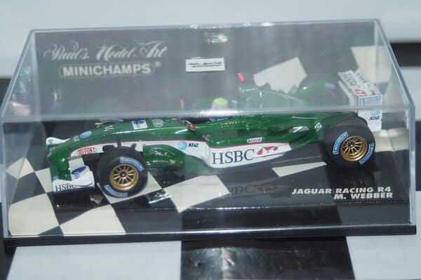 Minichamps jaguar racing r4 m.webber 400 030014 1:43