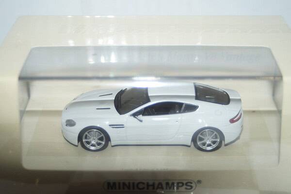 Minichamps aston martin v8 vantage 2005 white 1:43 436 137420