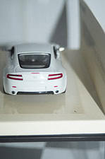 Minichamps aston martin v8 vantage 2005 white 1:43 436 137420