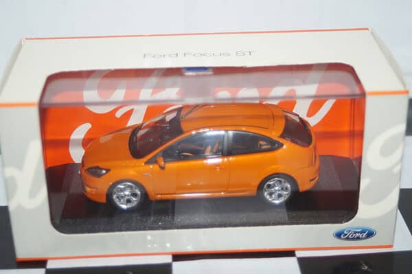 Minichamps (dealer box) ford focus st in orange, 3 door ,1:43 diecast