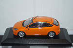 Minichamps (dealer box) ford focus st in orange, 3 door ,1:43 diecast