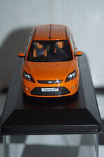 Minichamps (dealer box) ford focus st in orange, 3 door ,1:43 diecast