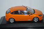 Minichamps (dealer box) ford focus st in orange, 3 door ,1:43 diecast