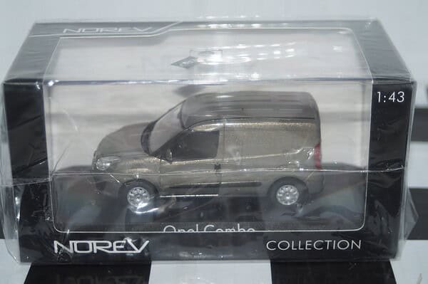 Norev triumph tr6 1970 green 1:43 diecast 350093