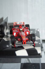 Minichamps ferrari f300 v10 1998 e.irvine 430 980004 1:43