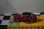 Vanguards rover 3500 v8 in red with black roof va06502 1/43rd