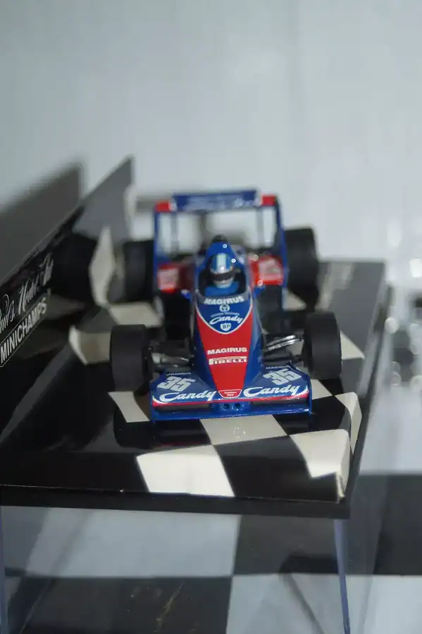 Minichamps toleman tg 183 candy 1983, d.warwick 430 830035 1:43