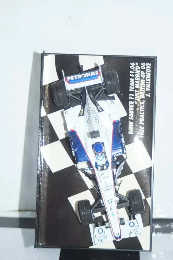 Minichamps bmw sauber f1.06 j. villeneuve 400 060117 diecast 1:43